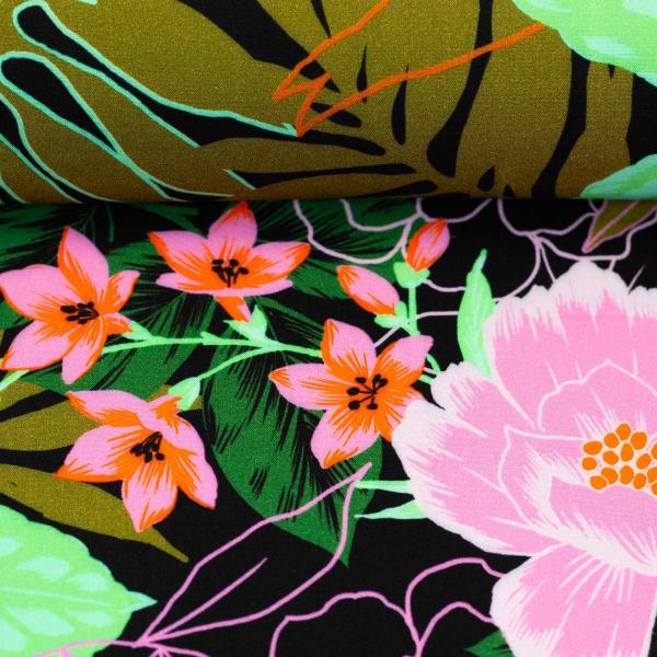 Viskose Blüten und Blätter auf Schwarz von Swafing
